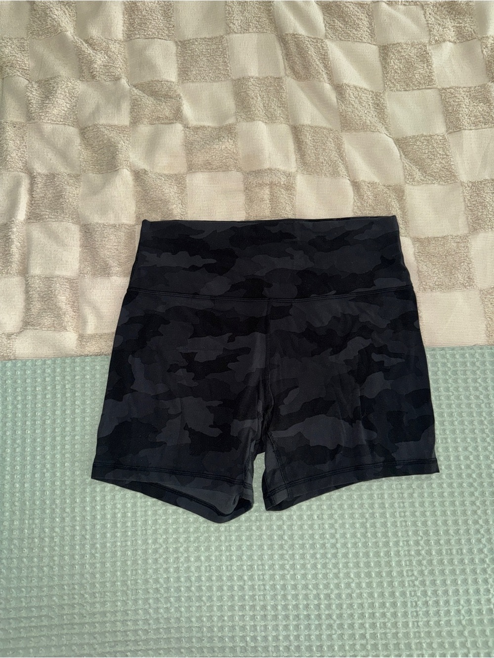 Lululemon Align Short *6"
Incognito Camo Multi Grey size 12